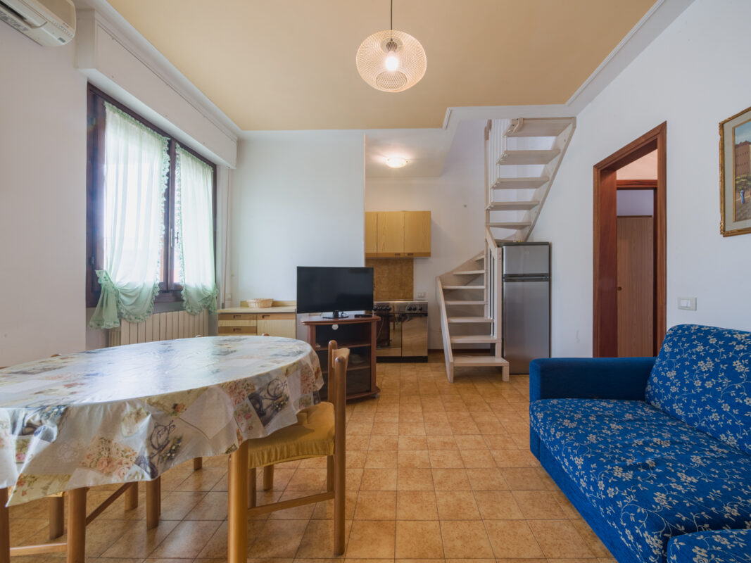 – Appartamento piano primo ed ultimo. zona mare Torre del Lago